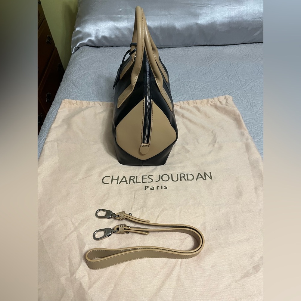 CHARLES JOURDAN PARIS NWT Black and Tan Leather Dome Satchel never carried - Picture 3 of 16